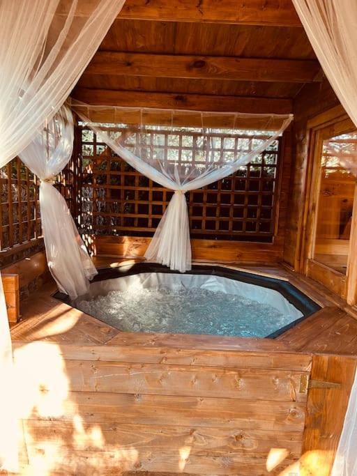 Chalet Bois Jacuzzi Bessan Luaran gambar